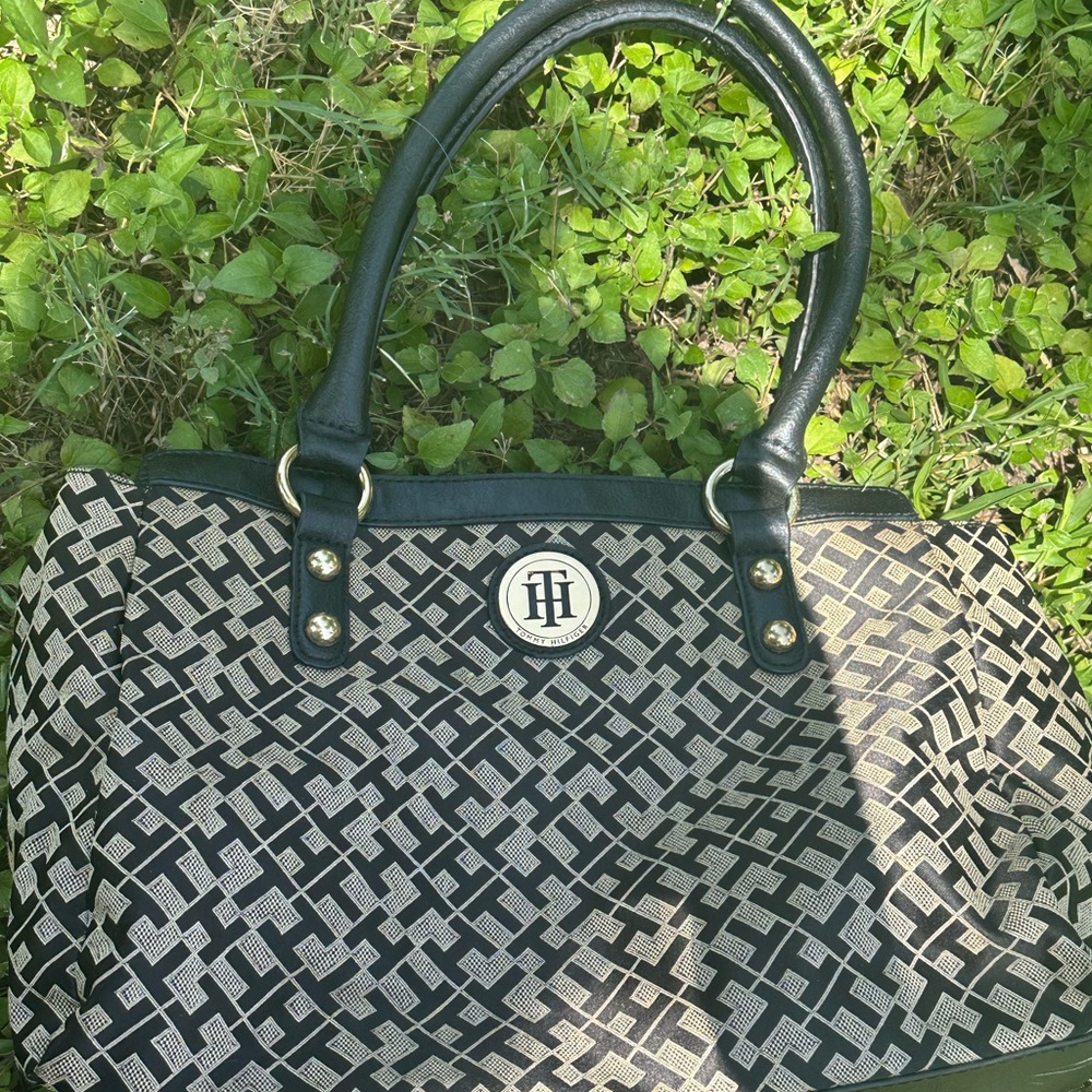 Tommy Hilfiger Black and Gold Patterned Shoulder Bag - Picture 5 of 16